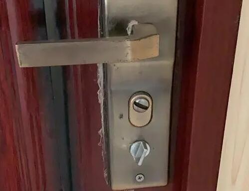 锁芯能转却打不开锁是什么原因？防盗门怎么开锁？